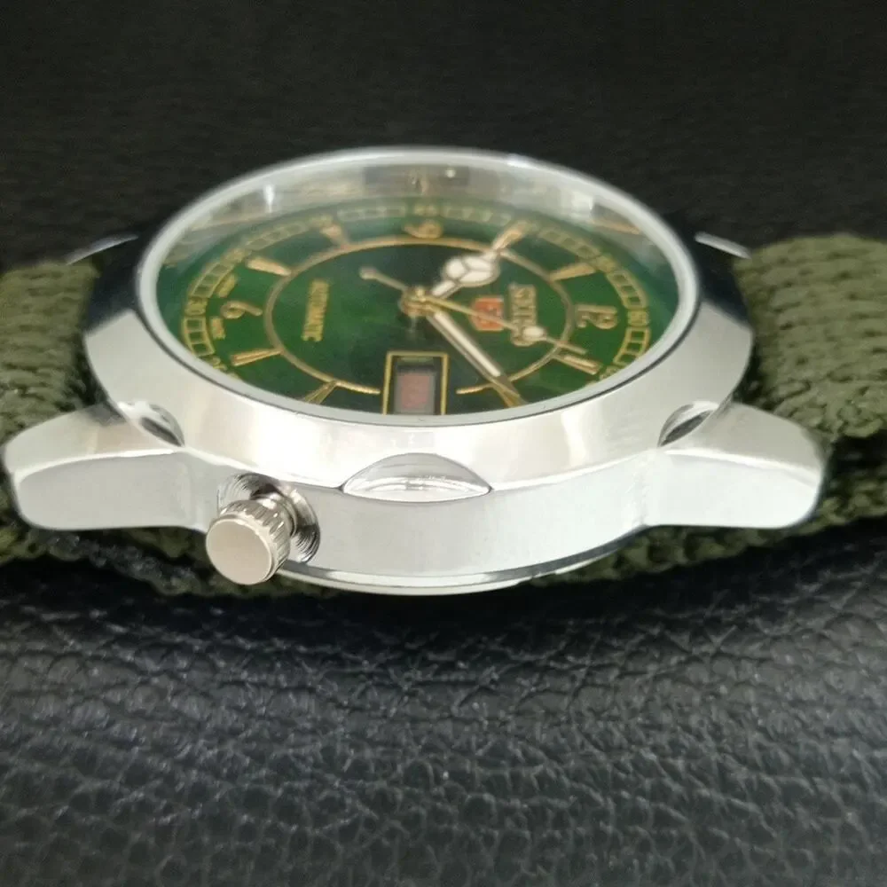 Vintage 1972 Seiko Automatic Mens Silver Watch W/daydate & Green accents